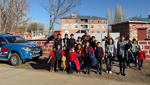 Kars'ta Huzurlu Okul Önleri ve Huzurlu Sokaklar Uygulaması Gerçekleştirildi