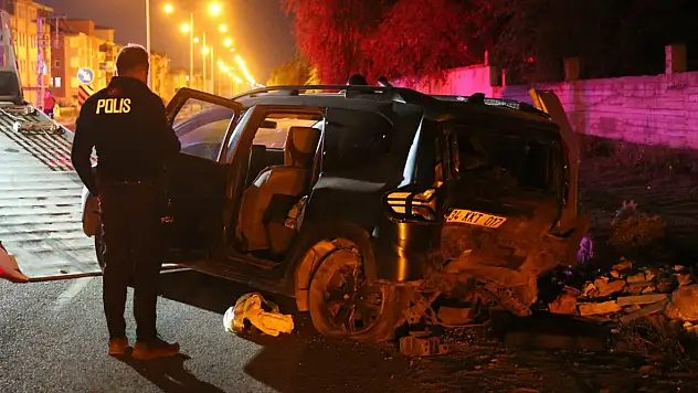 Kars'ta iki otomobil çarpıştı: 4 kişi hastaneye kaldırıldı