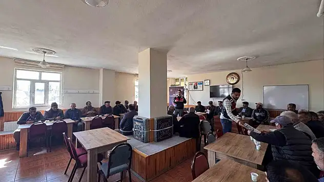 Kars'ta Jandarma, kırsalda siber suçlara karşı eğitim veriyor