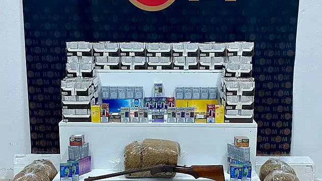 Kars'ta kaçak tütün operasyonu: Binlerce makaron ve kaçak sigara ele geçirildi
