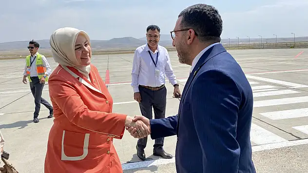 Kars'ta Kadın Siyaseti Gelişiyor: AK Parti Kadın Kolları'ndan Önemli Etkinlik