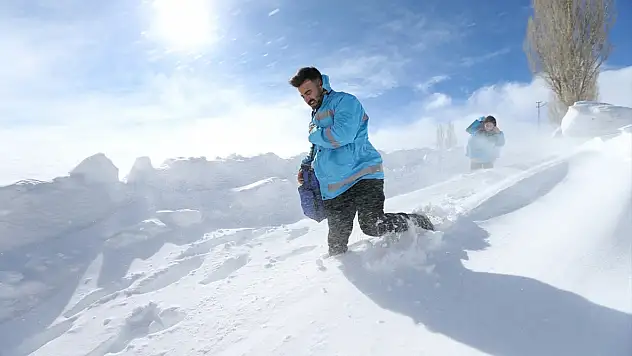 Kars'ta kar ve tipi sağlık hizmetini durduramadı