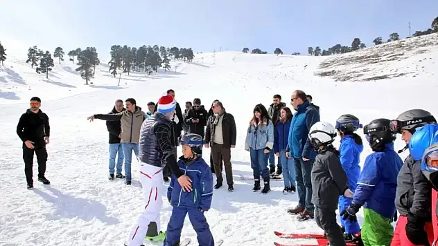 Kars'ta kayak yapmayan çocuk kalmayacak