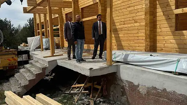 Kars'ta Kütük Ev projesi hızla ilerliyor, kış turizmine katkı sağlayacak