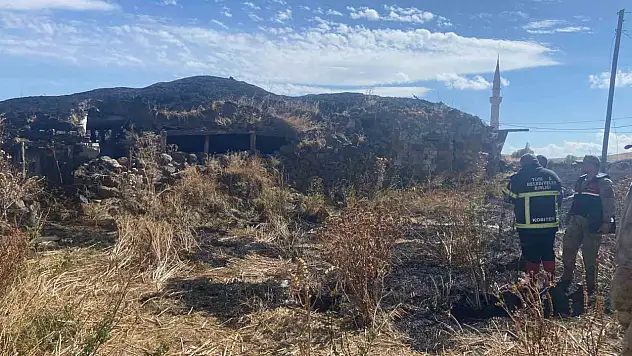 Kars'ta metruk binada çıkan yangın itfaiye ekipleri tarafından söndürüldü
