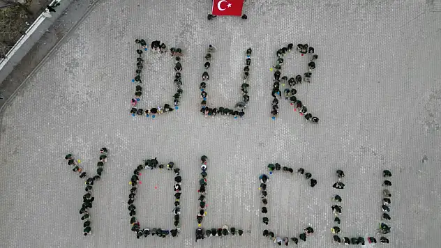Kars'ta öğrencilerden Çanakkale Zaferi'ne özel koreografi