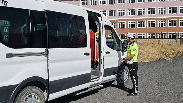 Kars'ta Okul Servisleri Denetimleri Devam Ediyor