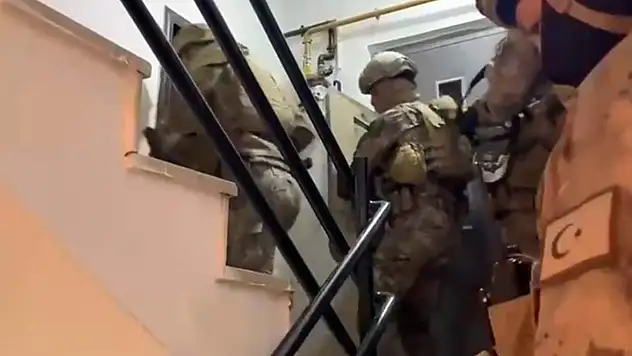 Kars'ta rüşvet ve kaçakçılık operasyonunda aktif polis memurunun da aralarında olduğu 7 kişi tutuklandı