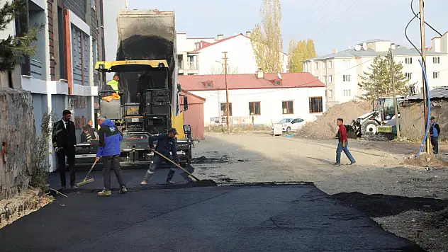 Kars'ta Şehitler Mahallesi'nde Asfaltlama Çalışmaları Tamamlandı