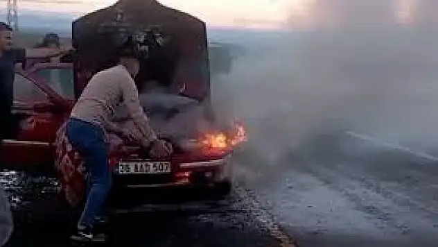 Kars'ta seyir halindeki otomobil alevlere teslim oldu