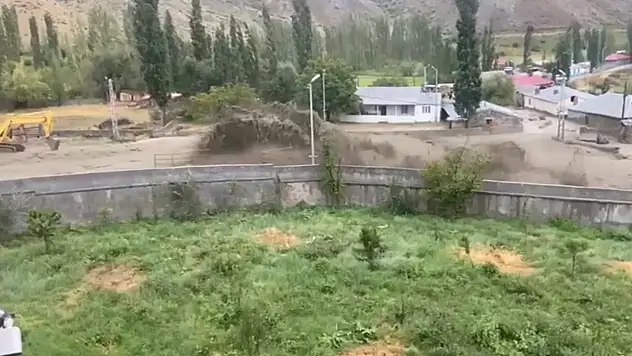 Kars'ta şiddetli yağışlar sele neden oldu, 8 köyde yaşam felç oldu