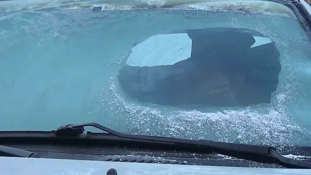 Kars'ta soğuk hava rekoru: Sıcaklık eksi 13 dereceye düştü, yollar buz tuttu!