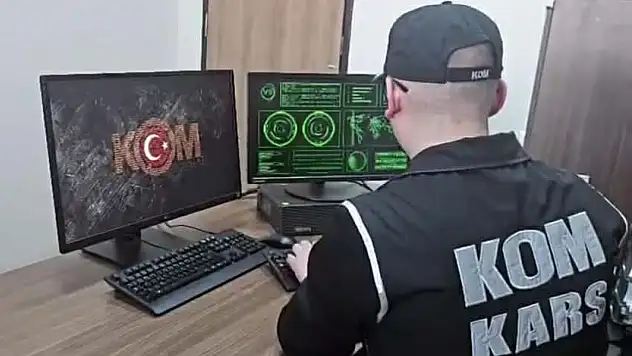 Kars'ta sosyal medya üzerinden silah kaçakçılığına operasyon: 8 gözaltı, birçok silah ele geçirildi