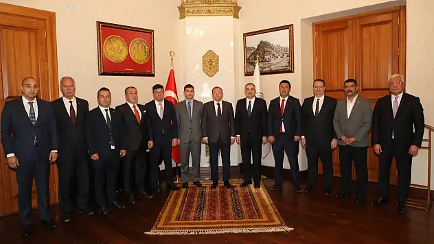 Kars'ta Türkiye-Azerbaycan Ekonomik Forumu: İş Birliği Fırsatları Değerlendirildi