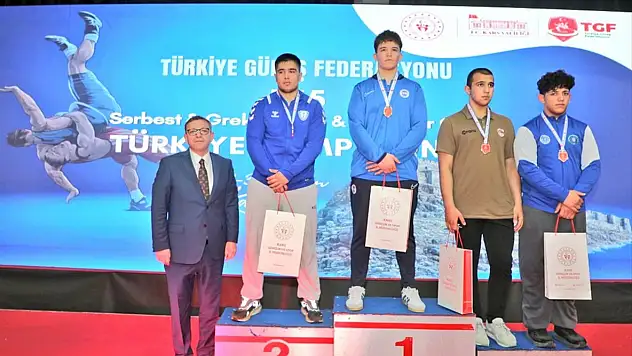 Kars'ta U15 Türkiye Güreş Şampiyonası tamamlandı