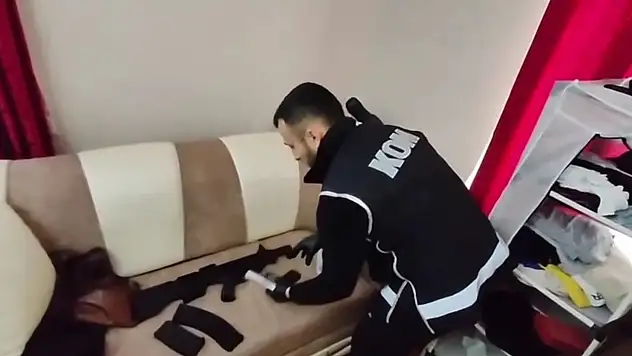 Kars'ta yasa dışı silah ticareti operasyonu: 8 gözaltı
