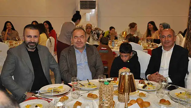 Kars'taki Hakim ve Savcılar Veda Yemeğinde Birlikte Olmanın Keyfi Çıkarıldı