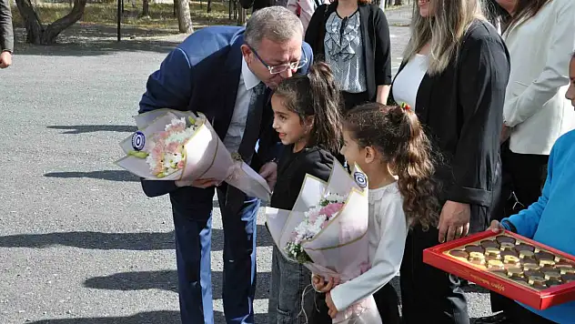 Kars'taki TOKİ İlkokulu'nda yeni ana sınıfı açıldı, öğrencilere yönelik destek vurgusu yapıldı