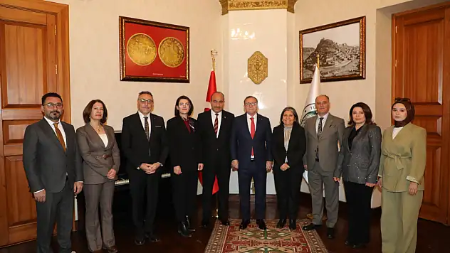 Kars Valisi Polat'tan Öğretmenler Günü'nde Anlamlı Kabul