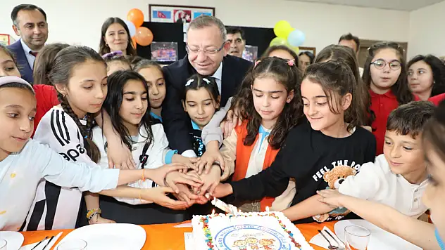 Kars Valisi Ziya Polat, Yenişehir İlkokulu'nu Ziyaret Etti