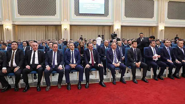 Karslı iş insanları Nahçıvan'da ekonomik iş birliği için forum düzenledi