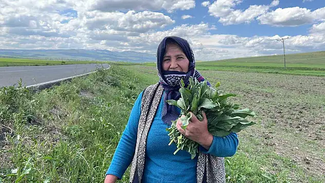 Karslı kadınlar evelik kurutma mesaisine başladı lezzetli çorba için hazırlık yapıyorlar!