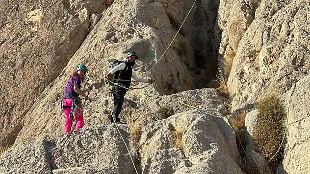 Kaya Tırmanış Eğitimi: Rota Doğa Spor Kulübü'nden 10 sporcuya yeni fırsatlar!