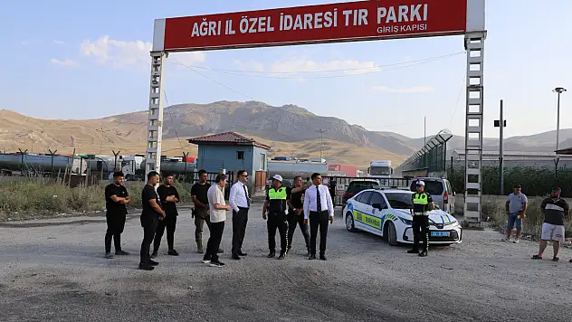 Kaymakam Ayvat Gürbulak yolunda trafiği denetledi