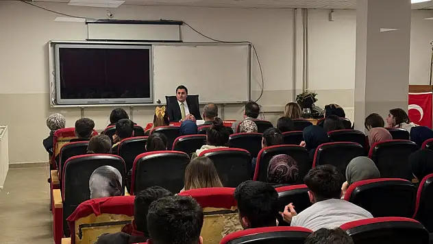 Kaymakam Başoğlu Öğrencilerle Kariyer Günleri'nde Buluştu