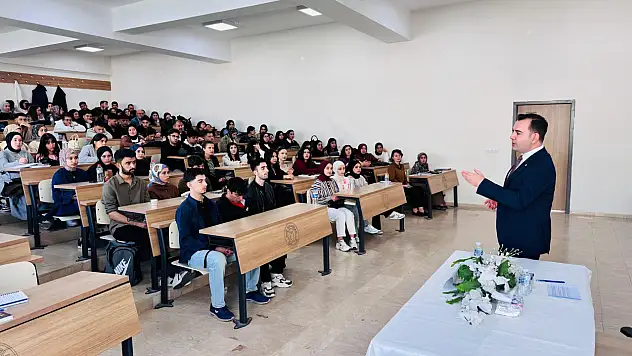 Kaymakam İsmail Güney, Muş Alparslan Üniversitesi'nde Kariyer Söyleşisi Gerçekleştirdi