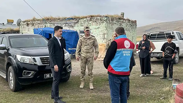 Kaymakam Kahraman, köyleri ziyaret ederek vatandaşların taleplerini dinliyor