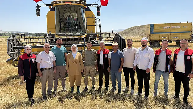 Kaymakam Kübra Baka Kılıç arpa hasadına katıldı
