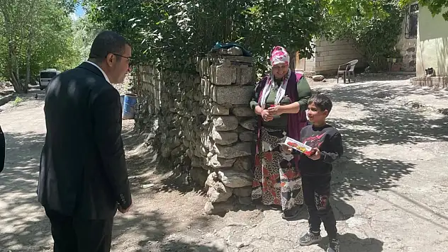 Kaymakam Okan Daştan'dan Mahalle Ziyareti: Altyapıya Destek, Çocuklara Gülümseme