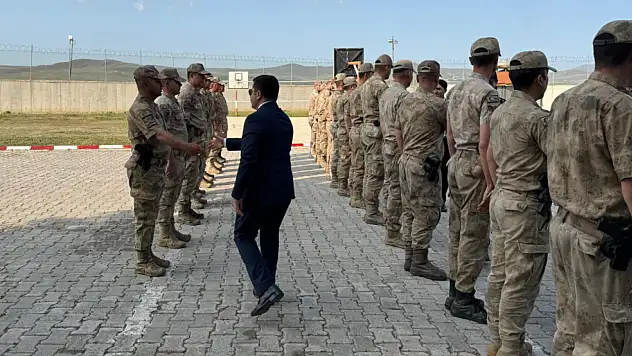 Kaymakam Rahmi Bulut'tan Jandarma Karakoluna Bayram Ziyareti