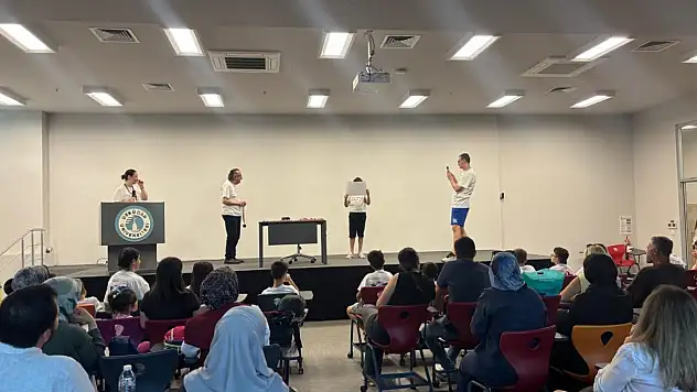 Kekemeliği olan çocuklar dünya ile aynı kampta buluştu