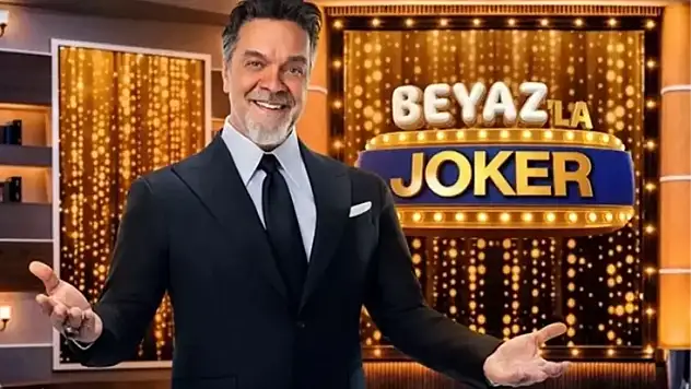 Kenyalı çevre aktivisti Trupena Muthoni bir ağaca kaç saat sarılarak Guiness Dünya Rekorlar Kitabı'na girmiştir?