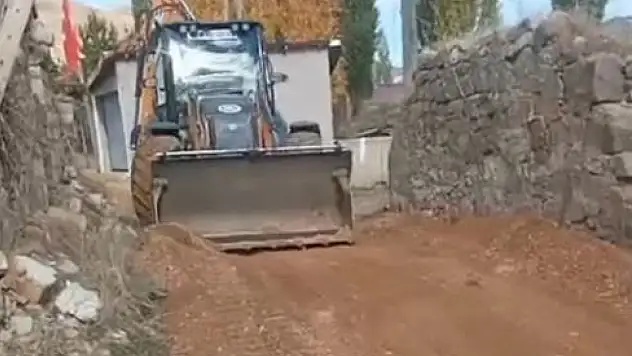 Kırık Mahallesi'nde Mahalle İçi Yollar Düzenleniyor