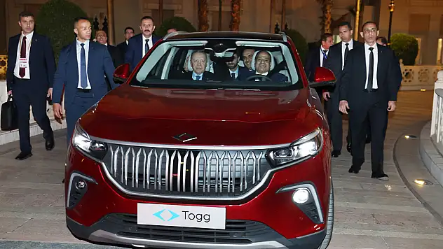 Kırmızı Togg Kahire'de gündem oldu