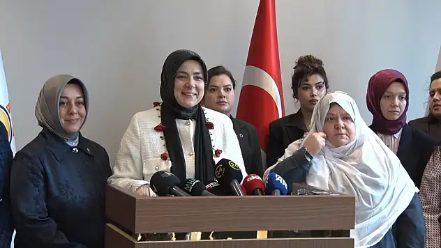 Kıyafet üzerinden siyaset tartışması büyüyor