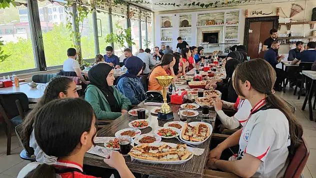 Kız Voleybol Takımından Gururlandıran Başarı