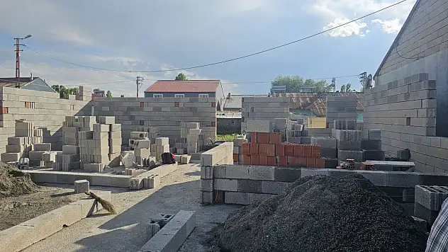 Kızılay Ağrı'da bir ailenin ev hayalini gerçeğe dönüştürüyor