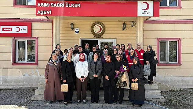 Kızılay Ağrı'dan Anneler Günü'nde Anlamlı Program