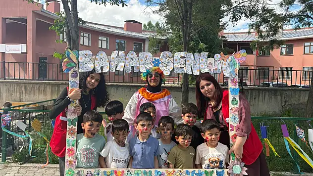 Kızılay Ağrı'dan çocuklara bahar şenliği sürprizi