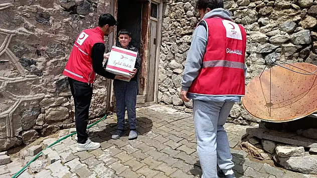 Kızılay Ağrı Diyadin'de ihtiyaç sahiplerinin yanında