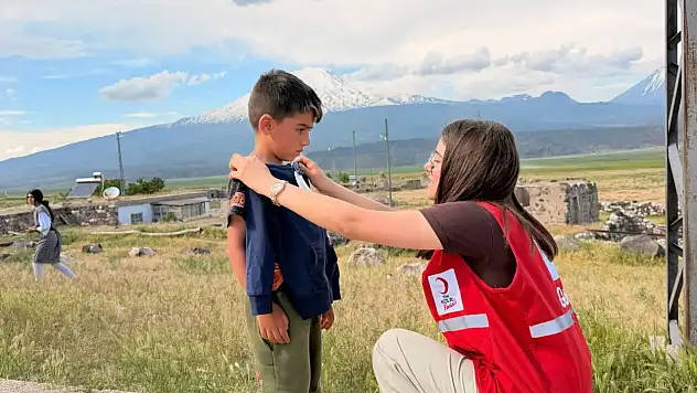 Kızılay Aşağıtavla köyünde yüzleri güldürdü