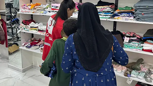 Kızılay Butik Doğubayazıt'ta gönülleri ısıttı