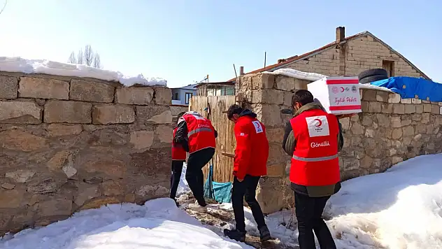 Kızılay'dan Diyadin'de ihtiyaç sahibi ailelere bayram desteği