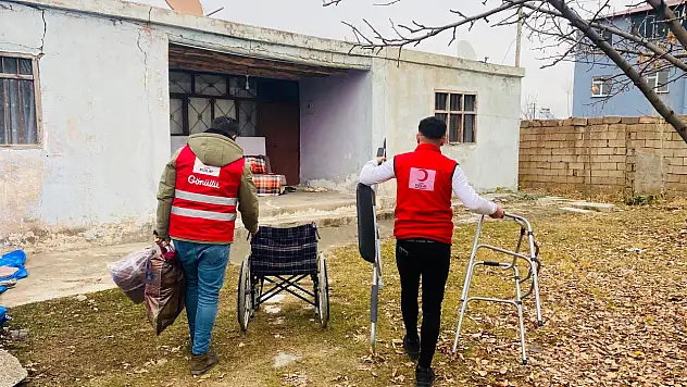 Kızılay'dan Doğubayazıt'ta engelli bireye destek