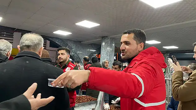 Kızılay'dan Kadir Gecesi'nde 5 bin kişiye lokma ikramı