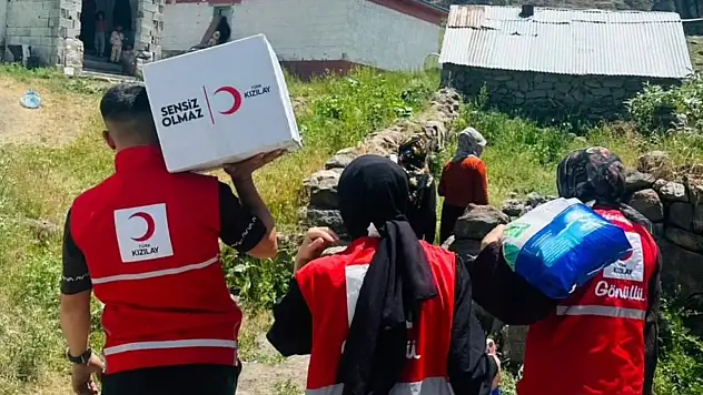 Kızılay'dan Patnos köylerine ihtiyaç sahibi aileye destek oluyor